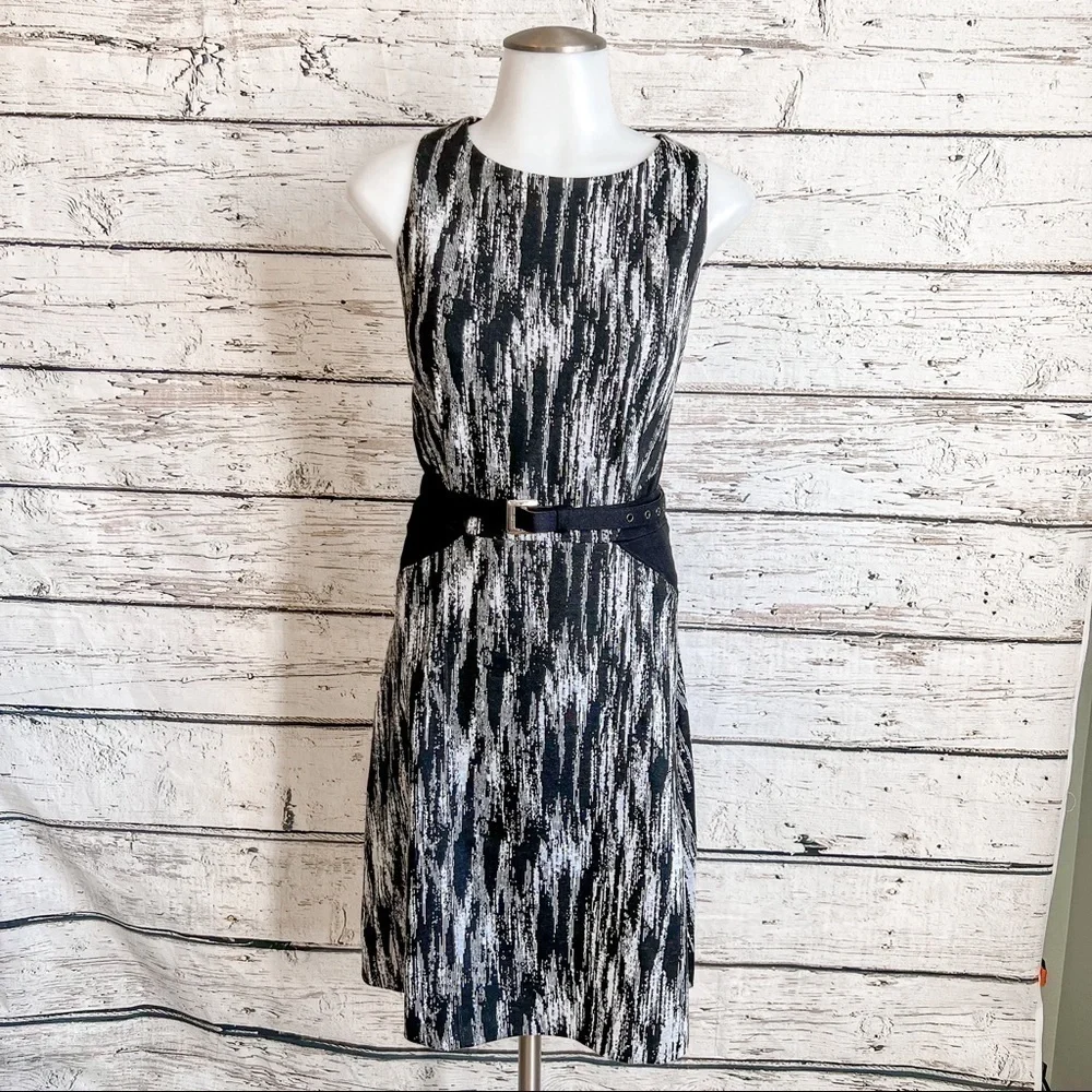 Cache Black & White w/Belt & Waist Accent Sleeveless Dress - Picture 2 of 9